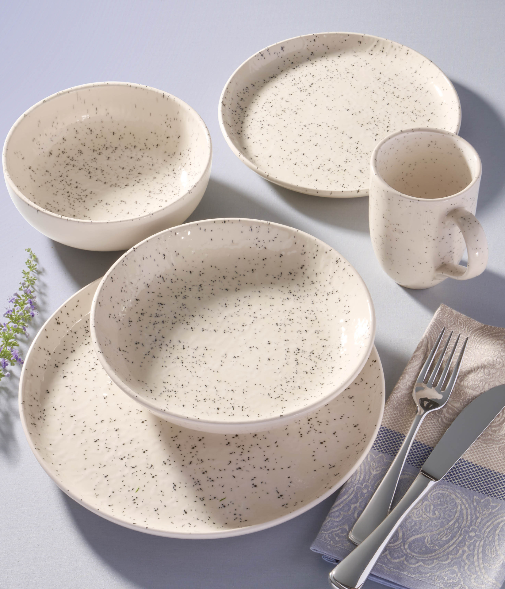 A sandy set of porcelain tableware
